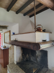 VENDESI Casa di campagna con terreno - Formica - Campagna